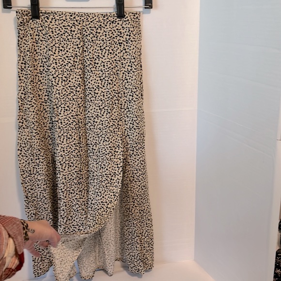 American Eagle XS Women’s High-Waisted Leopard MIDI Skirt - Picture 3 of 5